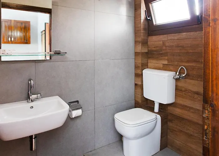 Aria's House & Neos Marmaras